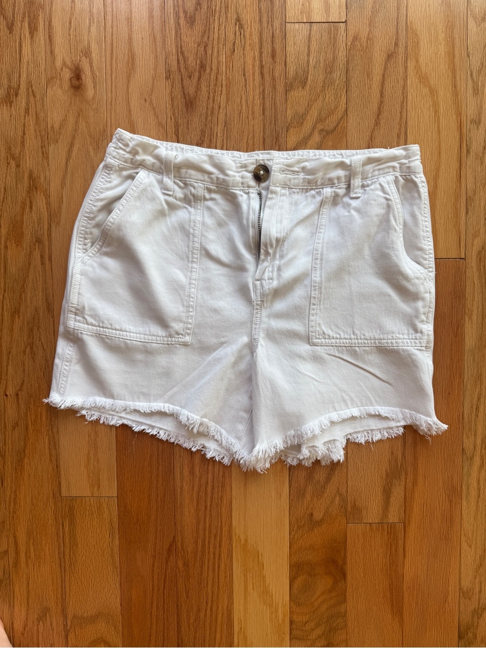 aerie White Frayed Hem shorts with elastic back